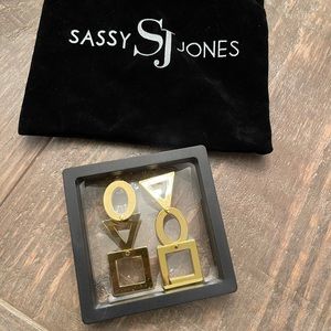 Sassy Jones Kennedy, irregular dangles